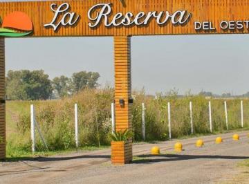 Terreno · 300m² · Lote en Esquina en La Reserva del Oeste.