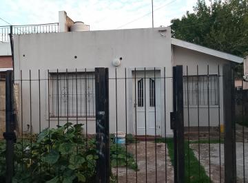 Casa · 70m² · 2 Dormitorios · 1 Cochera · Alquilo Casa en Merlo Norte