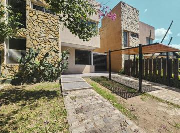 Casa · 146m² · 6 Ambientes · 4 Cocheras · Venta - Casa 3 Dorm. - Fisherton