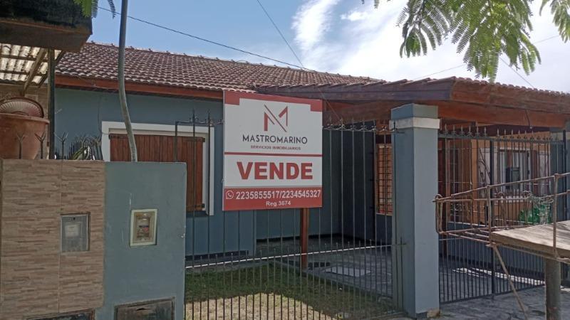 Casa 4 amb, 3 dorm, 2 baños, patio y cochera — Buen estado