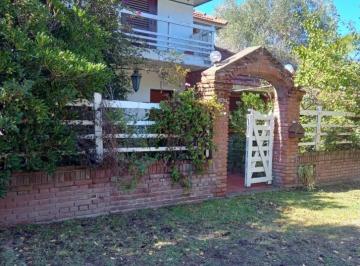 Casa · 100m² · 4 Dormitorios · 2 Cocheras · Chalet en 2 Plantas y con Dos Lotes.