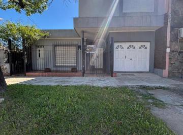 Casa · 134m² · 5 Ambientes · 1 Cochera · Inmejorable Propiedad de 2 Dorm en Santo Tomé
