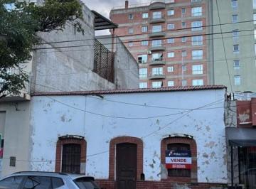 Casa · 107m² · 4 Ambientes · Oportunidad Macrocentro: Lote Estrategico en Calle Republica de Siria 81