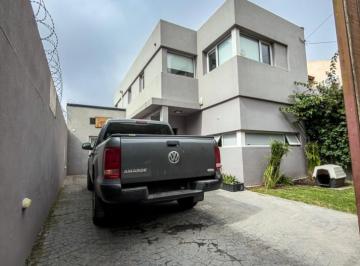 Casa · 121m² · 3 Ambientes · 1 Cochera · Moderno Chalet 4 Amb. Los Pinares