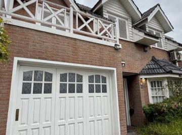 Casa de 5 ambientes, Almirante Brown · Hermosa Casa en Venta Excelente Ubicacion 5 Ambientes Adrogue