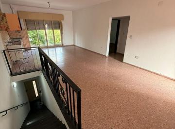Casa · 2 Dormitorios · Alquiler - Planta Alta, 2 Dorm.!