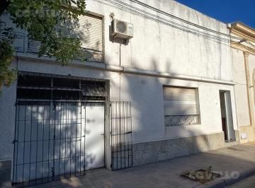 Casa · 245m² · 8 Ambientes · 1 Cochera · Casa en Venta