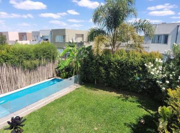 Casa · 140m² · 6 Ambientes · 2 Cocheras · Casas de Santa María | Venta o Alquiler | Casa con Interesantes Reformas y Excelente Parquización