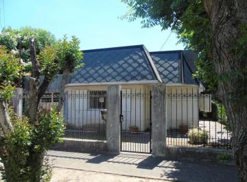Foto · Casa en Gonnet, con Lote Propio, a Reciclar