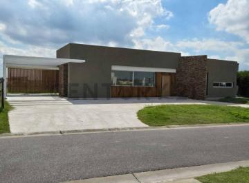 Casa · 245m² · 4 Ambientes · 2 Cocheras · Venta Casa en Barrio San Sebastian - Escobar - Permuta