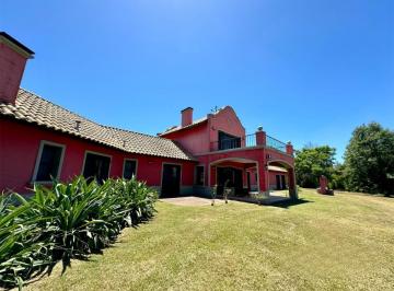 Casa · 366m² · 6 Ambientes · Casa en Venta en Colonia Suiza, Baradero