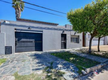 Casa · 182m² · 5 Ambientes · 2 Cocheras · Casa en Venta - Tolosa
