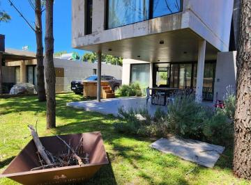Casa · 90m² · 4 Ambientes · 3 Cocheras · Casa en Alquiler Temporada Verano Pinamar Norte