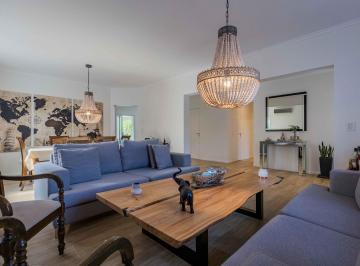 Casa · 253m² · 6 Ambientes · 4 Cocheras · Excelente Casa en El Barrio de Los Castores
