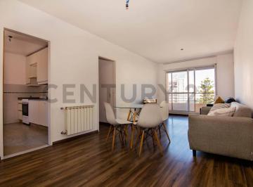 Departamento · 59m² · 5 Ambientes · Venta Departamento Semipiso de 2 Dorm. en Martin, Rosario