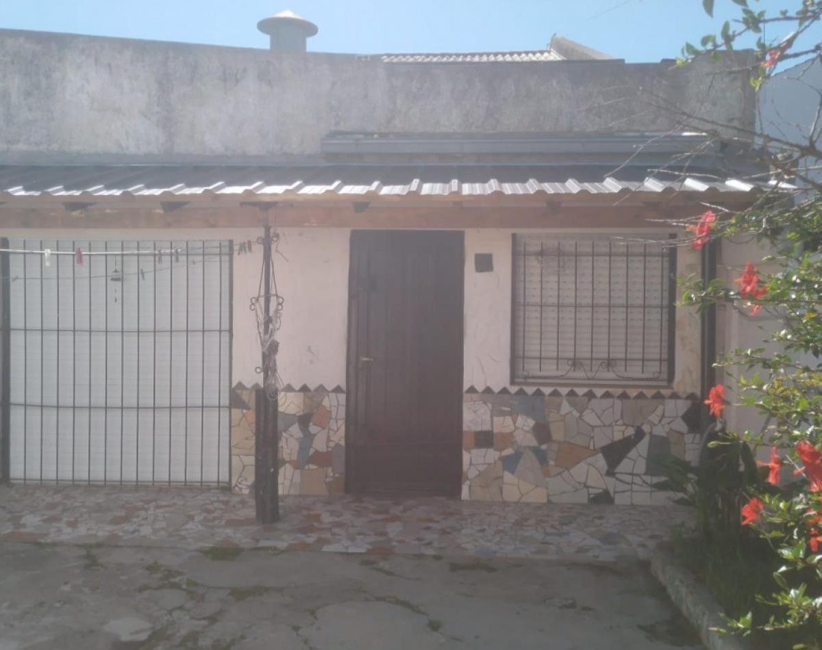 Ph de 3 ambientes con cochera y patio — Planta Baja