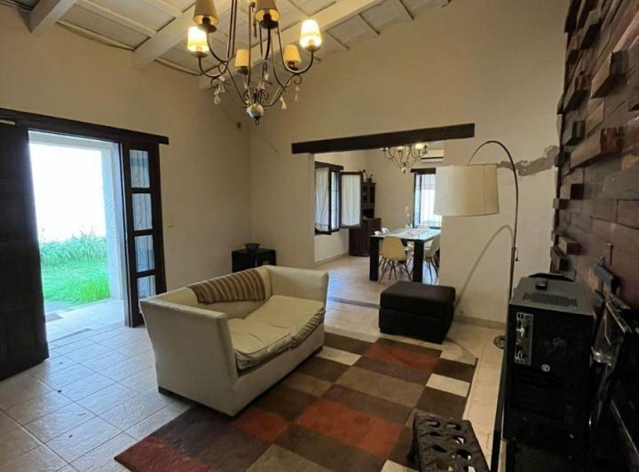 Casa · 250m² · 3 Ambientes · 1 Cochera