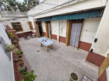 Casa · 350m² · 3 Ambientes · 1 Cochera · Excelente Casa 3 Ambientes Al Frente C/ Galpon Fondo Libre Patio Terraza y Quincho