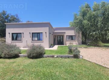 Casa · 1947m² · 4 Ambientes · 1 Cochera · Venta Casa 4 Ambientes Barrio Parque Sakura 3, Exaltación de La Cruz