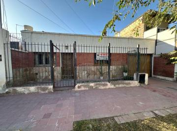 Casa de 5 ambientes, Godoy Cruz · Oportunidad de Inversion - Casa en Godoy Cruz con 200 m² Terreno en Venta