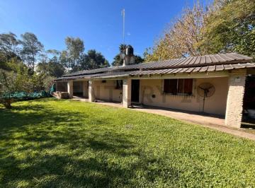Quinta vacacional · 137m² · 6 Ambientes · 4 Cocheras · Venta Quinta con Pileta y Parque Francisco Alvarez