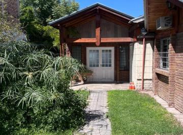 Casa · 123m² · 6 Ambientes · 1 Cochera · Hauser Vende Linda Casa en de 3 Dorm. en Barrio Santa Elena!