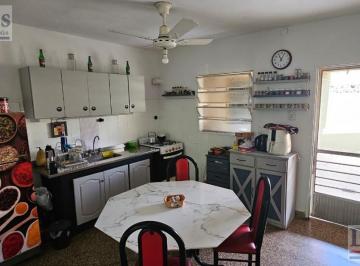 PH · 60m² · 3 Ambientes · PH de 3 Ambientes en Venta en Lanús Oeste con Patio
