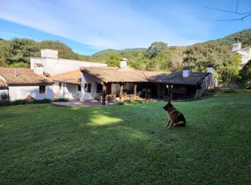 Casa · 500m² · 8 Ambientes · 2 Cocheras · Casa en Venta San Lorenzo 6 Dorm. con Amplio Jardin y Pileta [ser Dueño]