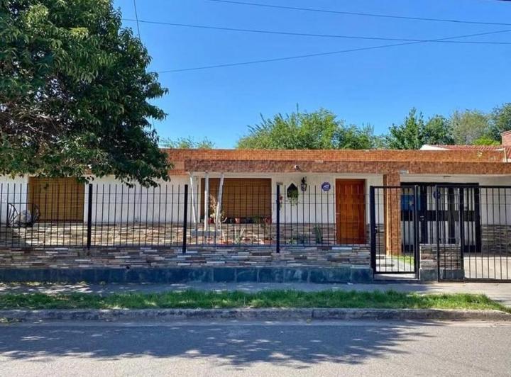 Casa · 143m² · 4 Ambientes · 1 Cochera