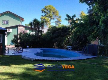Casa · 250m² · 6 Ambientes · 3 Cocheras · Quinta en Venta en Francisco Alvarez Moreno