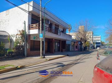 Casa · 196m² · 8 Ambientes · 1 Cochera · Casa en Venta en General Rodriguez Centro con Oficinas