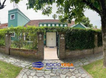 Casa · 256m² · 4 Ambientes · 2 Cocheras · Casa a La Venta en Fco. Alvarez