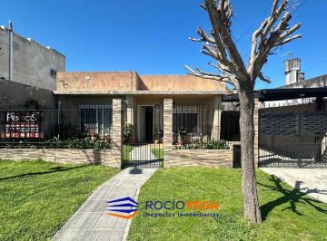 Casa · 105m² · 5 Ambientes · 1 Cochera · Casa Céntrica a La Venta en General Rodríguez