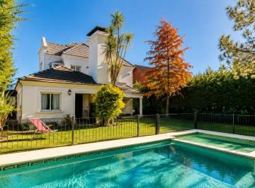 Casa · 350m² · 6 Ambientes · 4 Cocheras · Casa en Venta en Septiembre, Escobar, G. B. a. Zona Norte