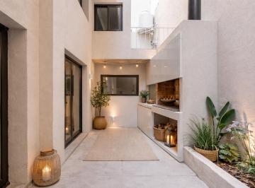 Casa · 114m² · 4 Ambientes · Venta - Casa de Tres Dorm., Patio y Dos Plantas en Centro, Rosario