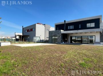 Casa · 206m² · 5 Ambientes · 1 Cochera · Casa en Venta en Riberas, Puertos / Escobar