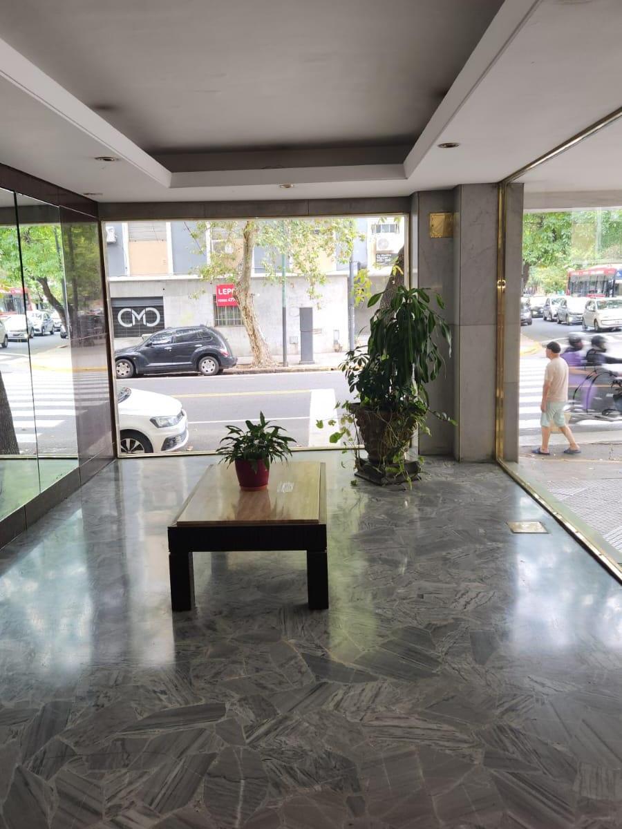 Av. Hipólito Yrigoyen 3400