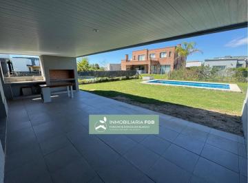 Casa · 176m² · 5 Ambientes · 4 Cocheras · Casa con Pileta en 1 Planta en Venta en Barrio Norte | El Cantón | 4 Dorm. | Oportunidad