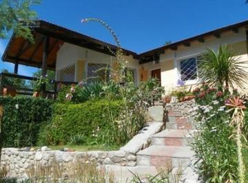 Casa · 180m² · 5 Ambientes · 1 Cochera · Venta Casa Huerta Grande Cordoba