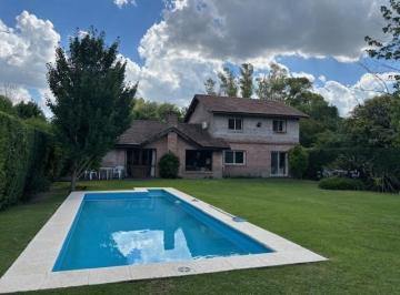 Casa · 240m² · 4 Dormitorios · Casa en Venta en Ingeniero Maschwitz, Escobar