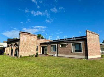 Casa · 154m² · 3 Ambientes · 2 Cocheras · Casa en Aires del Llano
