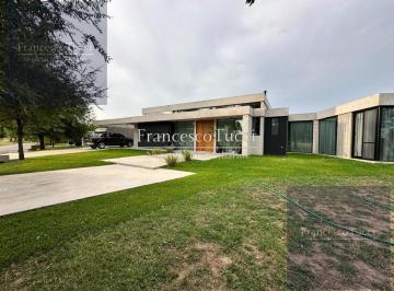 Casa · 212m² · 5 Ambientes · 6 Cocheras · Casa en Venta 5 Ambientes en Haras San Pablo