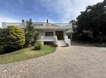 Casa · 700m² · 7 Ambientes · 7 Cocheras · Casa en Venta de 2 Plantas, con Jardín, Pileta y Cochera Para 7 Autos - Florida, Vicente López