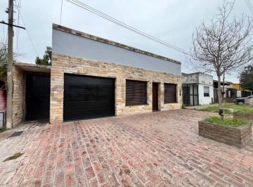 Casa · 150m² · 3 Dormitorios · 1 Cochera · Casa de 3 Dorm. en Venta en Los Hornos