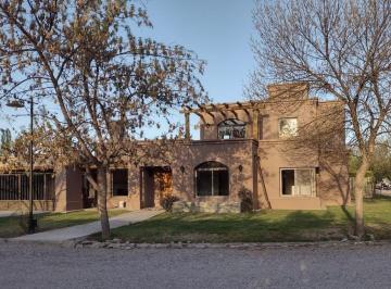 Casa de 8 ambientes, Chacras de Coria · Alquiler Esplendida Casa en Barrio Provado La Delia