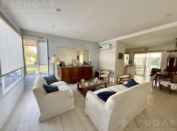 Casa · 144m² · 5 Ambientes · 5 Cocheras · Venta Casa - Barrio San Ramón, Pilar del Este