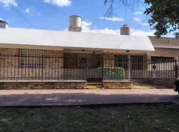 Casa · 230m² · 5 Ambientes · 1 Cochera · Casa en Venta 2 Dorm. – Alta Córdoba Pileta + Quincho