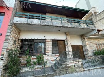Casa · 215m² · 5 Ambientes · 1 Cochera · Venta Casa 5 Ambientes con Cochera en Wilde
