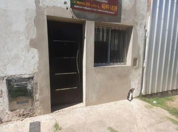 PH de 1 ambiente, Lanús · A Cuadras de Remedios de Escalada,.departamento Monoambiente Al Frente, Reciclado!