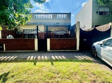 Casa · 129m² · 3 Ambientes · 1 Cochera · Casa en Castelar Sur